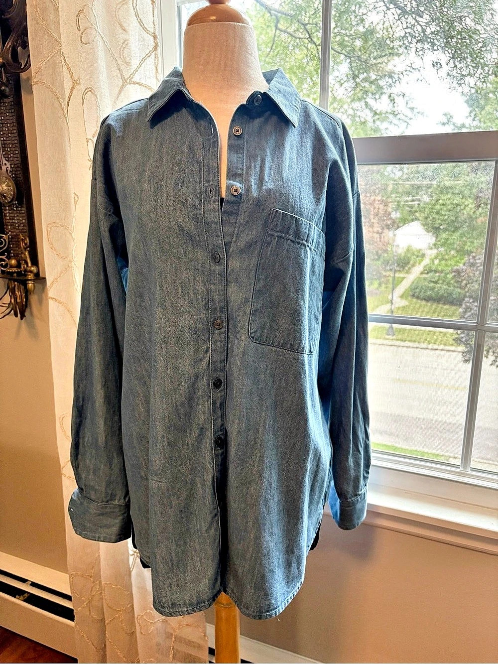 LOFT Cotton Denim Button Down Size Medium (EUC, Like new!)